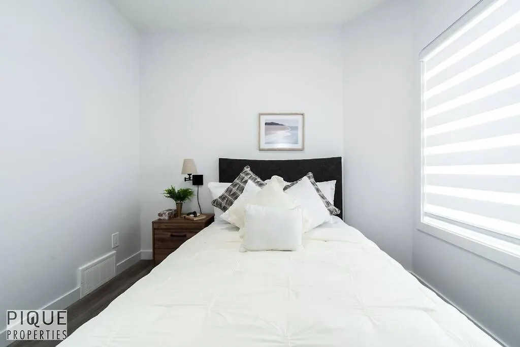 Urbanutopia*Luxury Home*King Bed*Patio/Bbq*Sleep16 Edmonton Canada